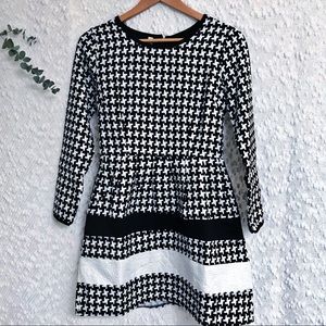 DETAILS! Herringbone and roses. Black and white.